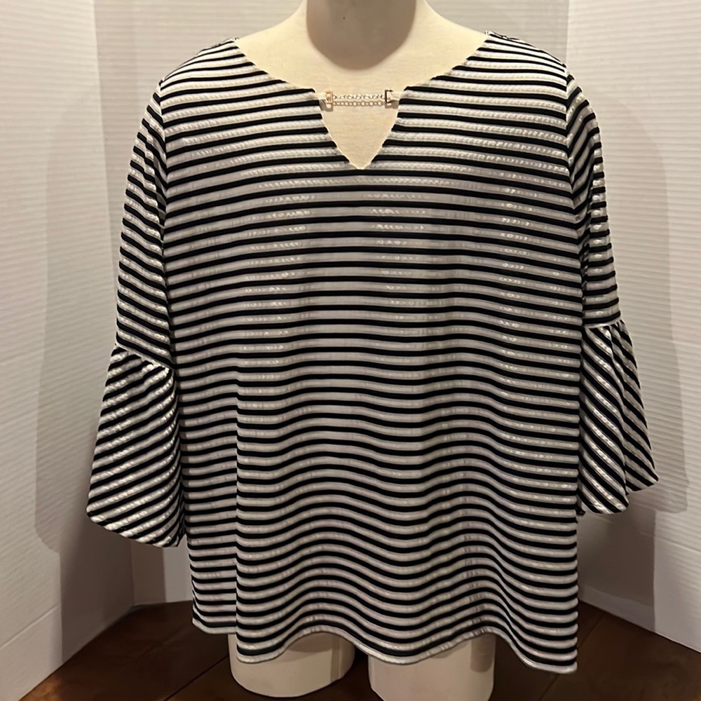 Calvin Klein Women’s plus Sz 3X Black & White Blouse 3/4 blousy sleeves.